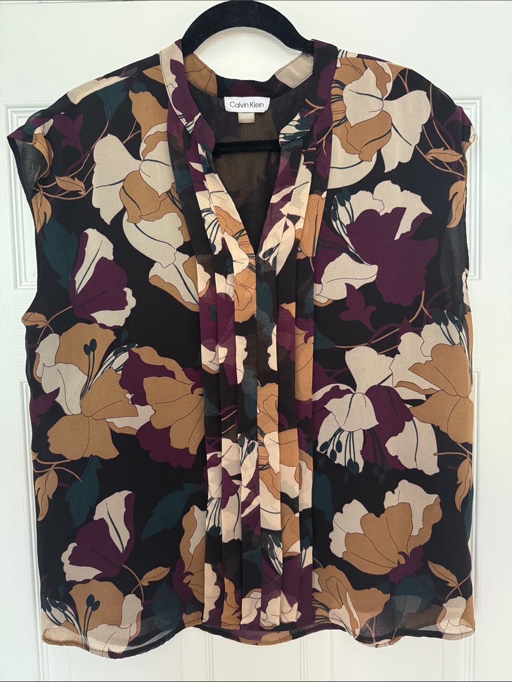 Calvin Klein Black Floral Pleated V-Neck Sleeveless Blouse